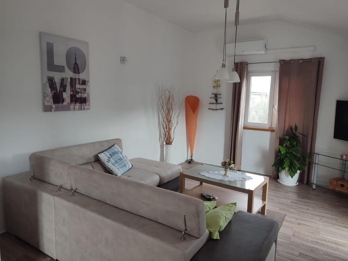Murtela, 2-Bedroom Apartment Raslina Exteriör bild